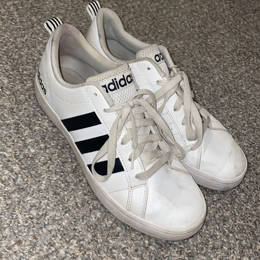 Adidas Sneakers